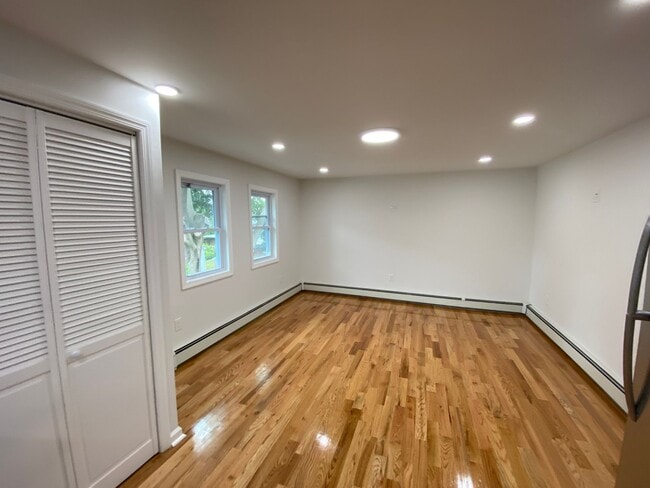 Building Photo - 215 Borden Ave