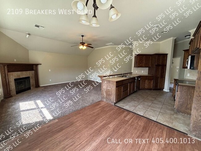 Building Photo - 2109 Breakers W Blvd