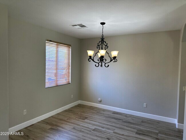 Building Photo - 320 W Mountain Sage Dr