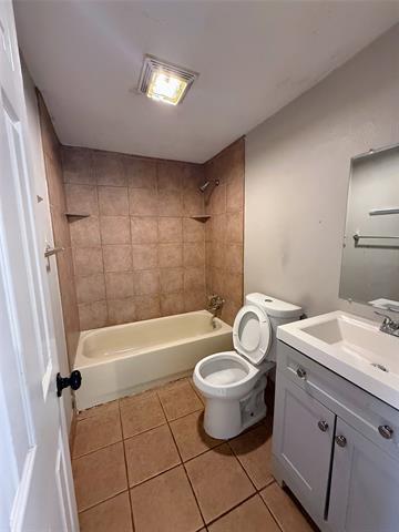 Building Photo - 1007 W Clarendon Dr