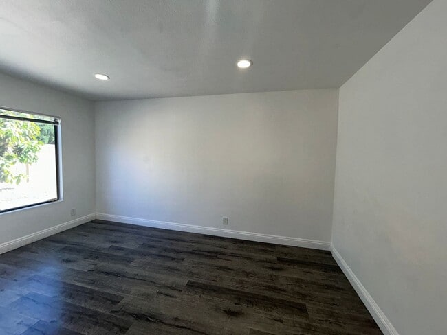 Building Photo - Spacious 4 Bed, 3 Bath for Rent - Westminster