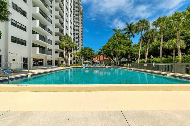 Building Photo - 3200 Port Royale Dr N