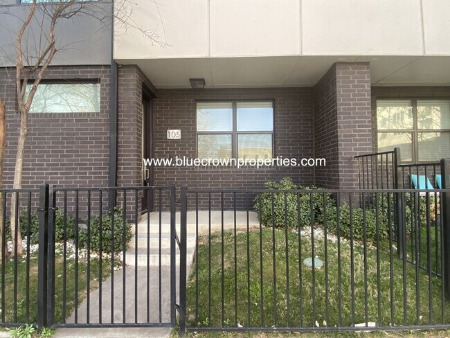 Building Photo - 1625 Hickory St