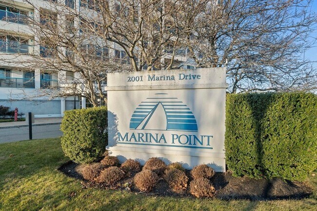 Building Photo - 2001 Marina Dr