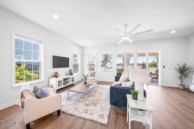 Building Photo - 457 Marquesa Cir