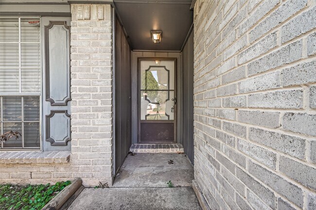 Building Photo - 2803 Fir Crest Ct