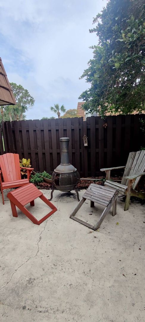 Building Photo - Beautiful 2 bedroom  2.5 bath duplex in qu...