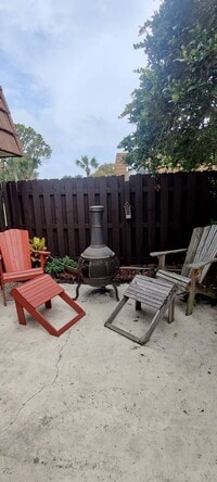 Building Photo - Beautiful 2 bedroom  2.5 bath duplex in qu...
