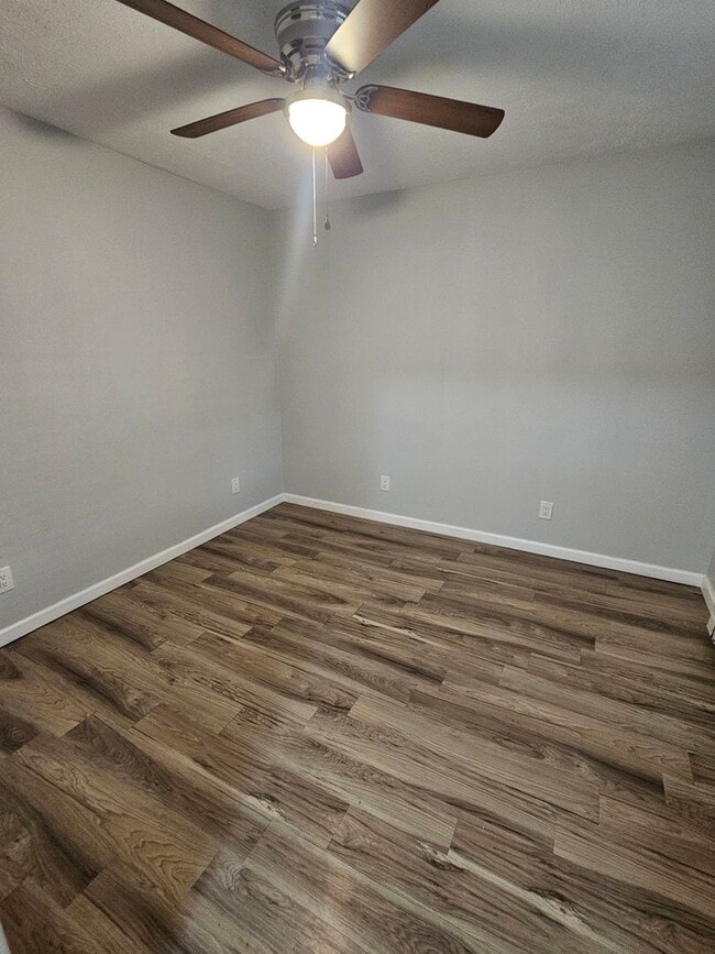 Building Photo - Spacious 3 Bedroom Single Family Home Bloomfield $2100