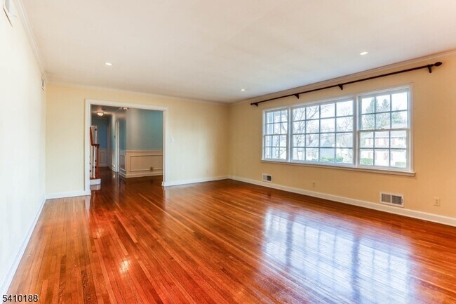 Building Photo - 11 Wordsworth Rd