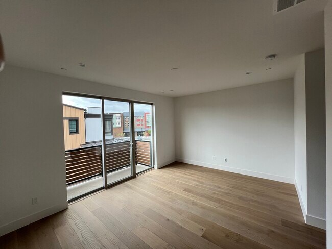 Building Photo - 15309 McCobb Dr