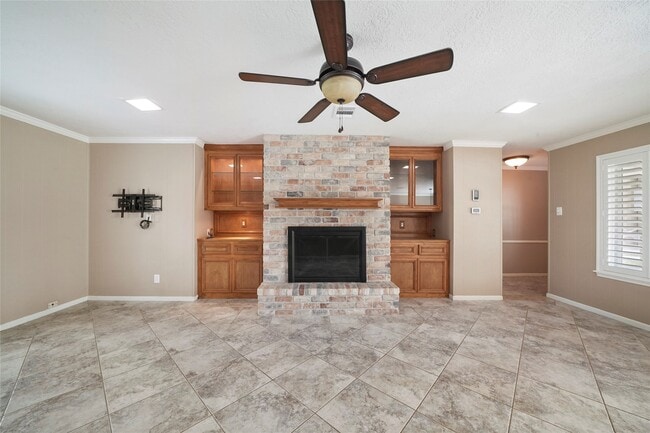 Building Photo - 28914 Pine Hill Dr