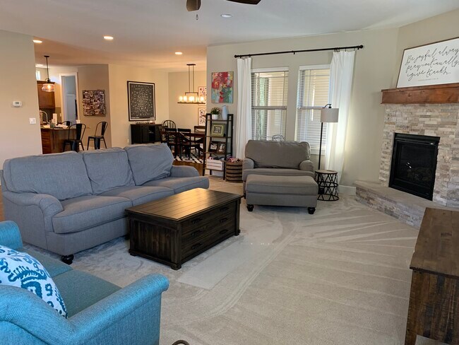 Building Photo - 3919 E Timbersaw Dr