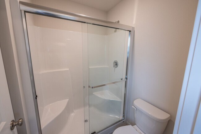 Building Photo - 3 bedroom home in Ridgefield w/ AC - Built in 2024