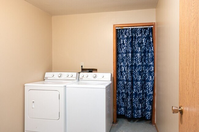 Building Photo - 1111 Wharton Manor Rd