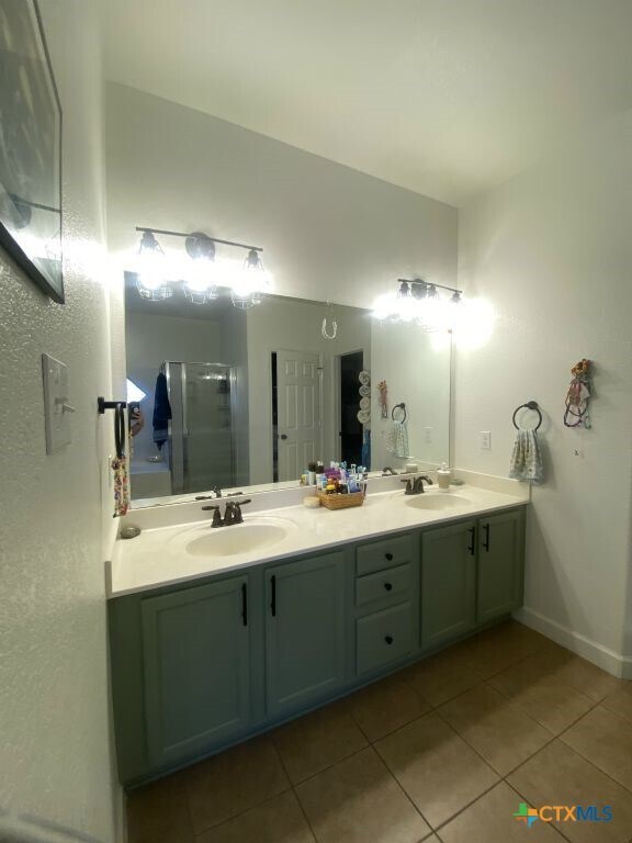 Building Photo - 7105 Golden Oak Ln