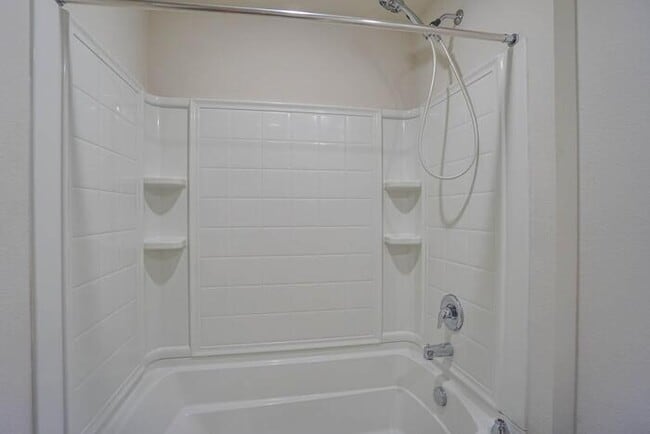 Building Photo - 5824 NE 80th Ct