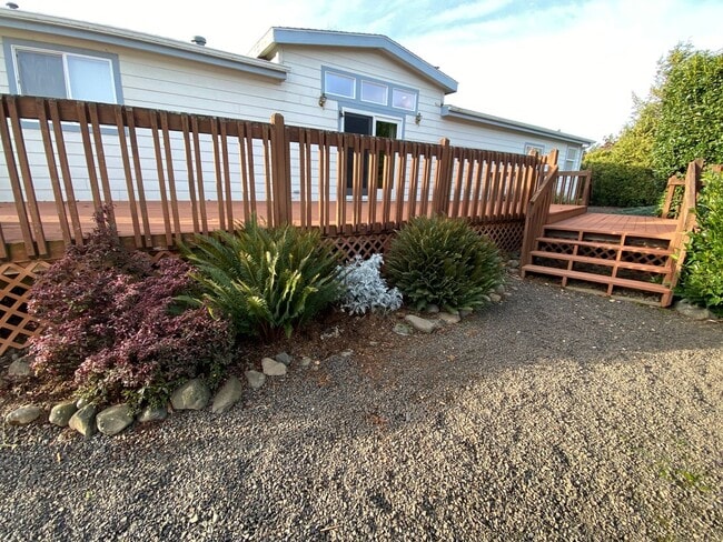 Building Photo - 3 Bedroom 2 bath Home in White Salmon