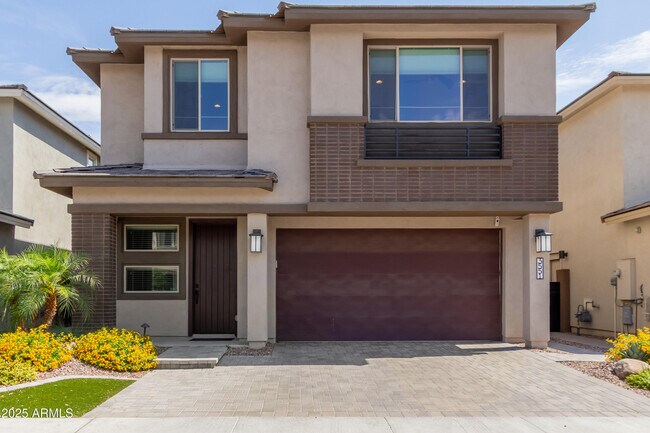 Building Photo - 3551 E Louise Dr