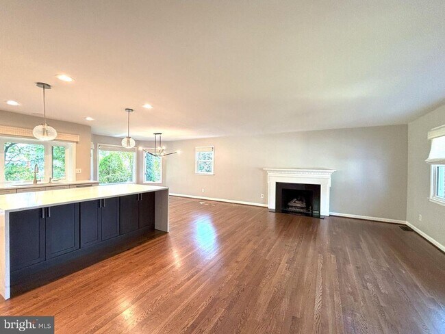 Building Photo - 7107 Tyndale St