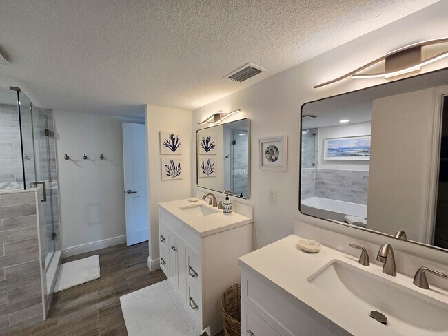 Building Photo - Make this your winter getaway!