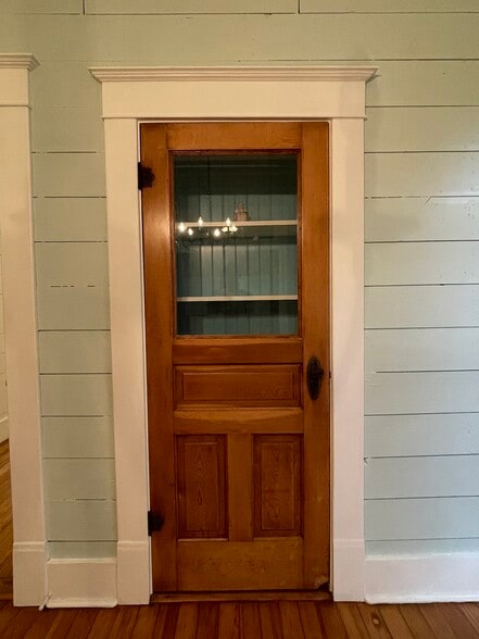 Dining Hutch - 1013 W 6th St