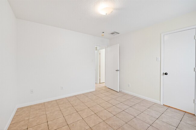 Building Photo - 10426 Briar Patch St