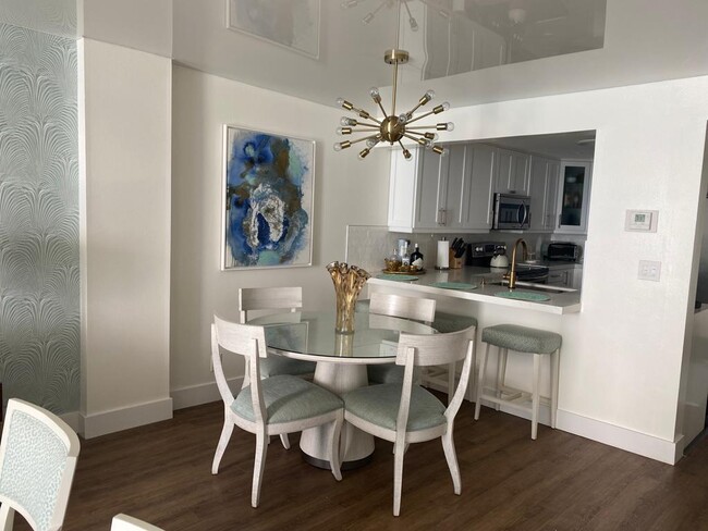 Dining area - 3580 S Ocean Blvd