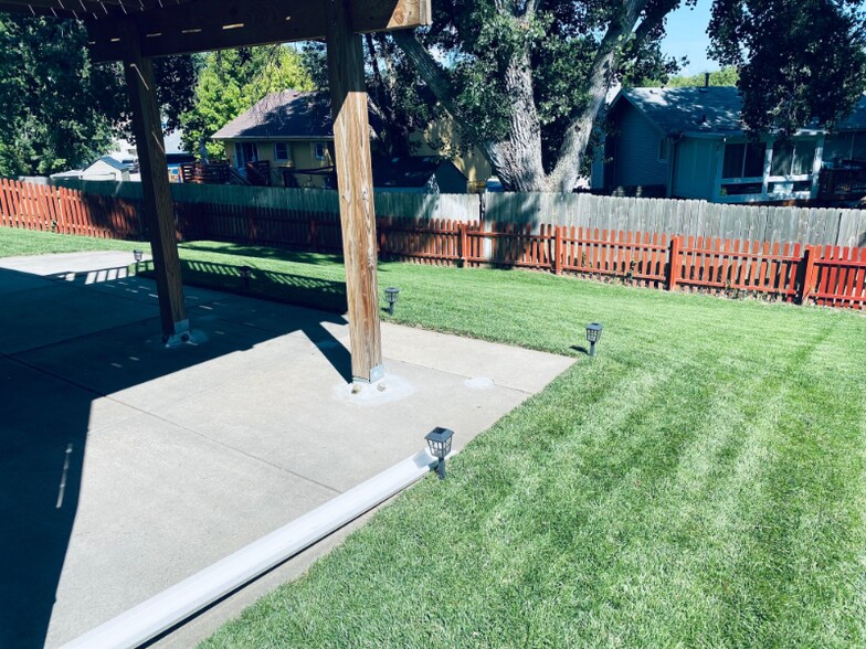 Building Photo - 8845 N 82nd Ave