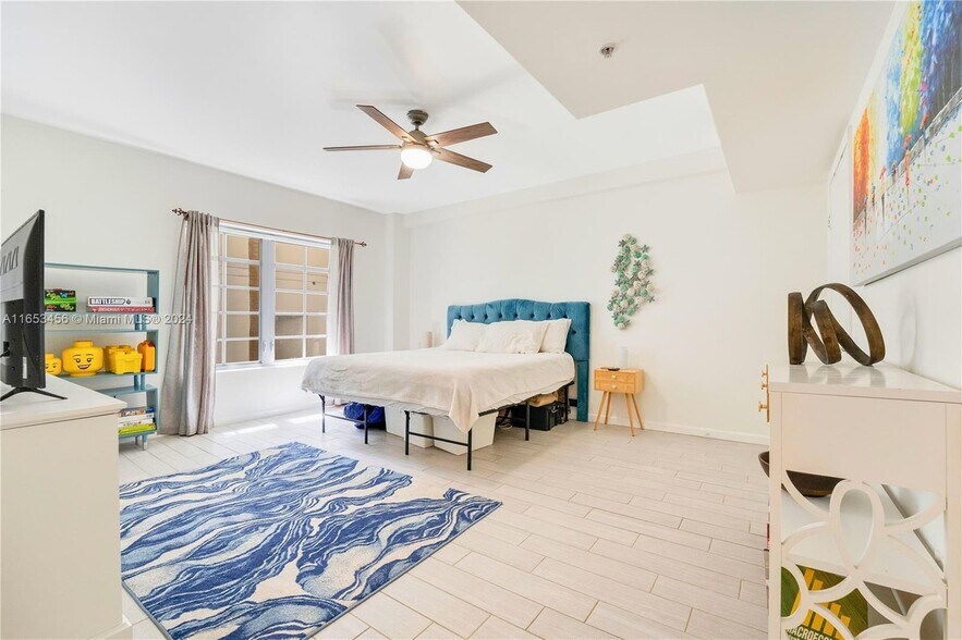 Large Beach Themed Bedroom - 435 21st St