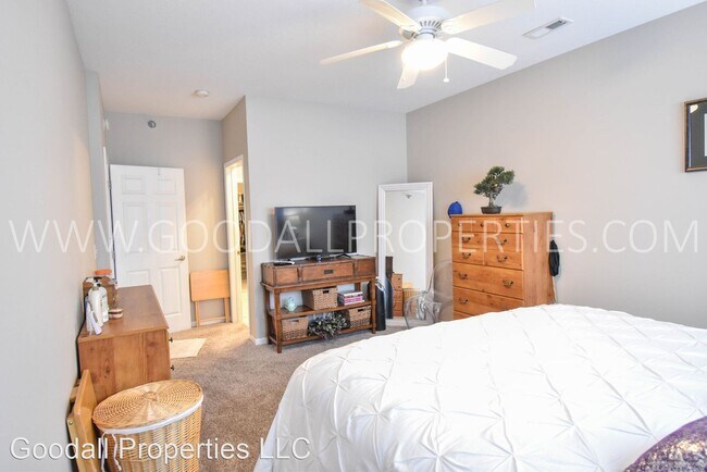 Building Photo - 2 br, 2 bath House - 3031 Grand Ave #214