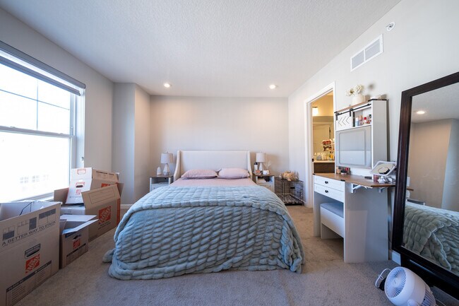 Building Photo - 21860 136th Wy