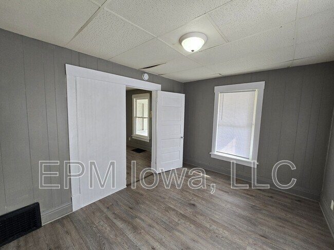 Building Photo - 211 Manson St