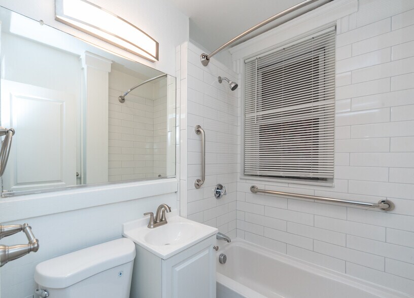 Building Photo - 61 Park Dr