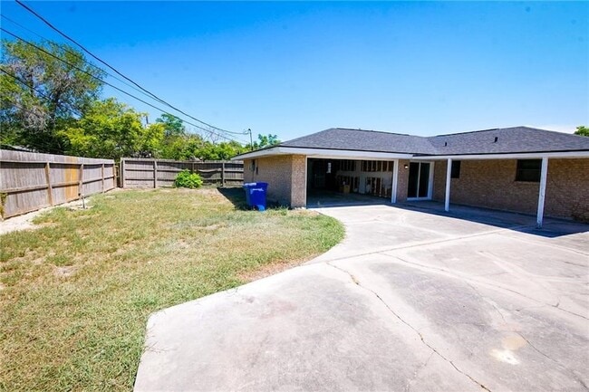 Building Photo - 3606 San Blas Dr