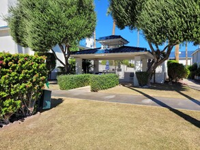 Building Photo - 1/2 OFF 1 MONTH'S RENT!!!!   2 Bedroom Condo in Marina Villas