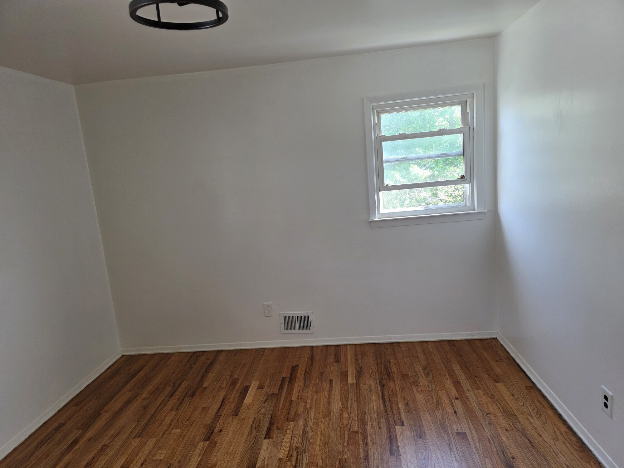 Building Photo - 1209 Commerce Ave