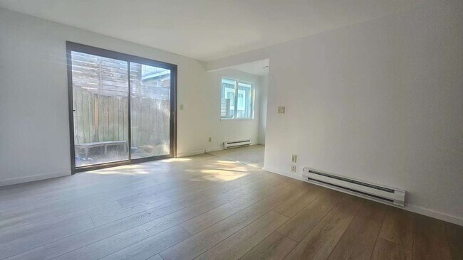 Building Photo - Charming 2-Bedroom Apt in Prime Central Se...