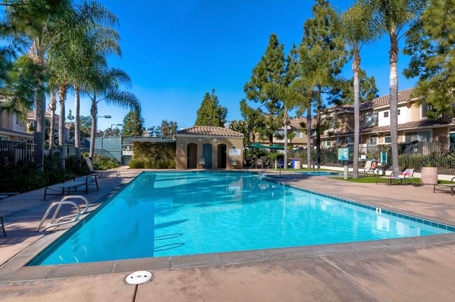Building Photo - Newly Remodeled - Stunning 2 Bedroom, 2 Ba...