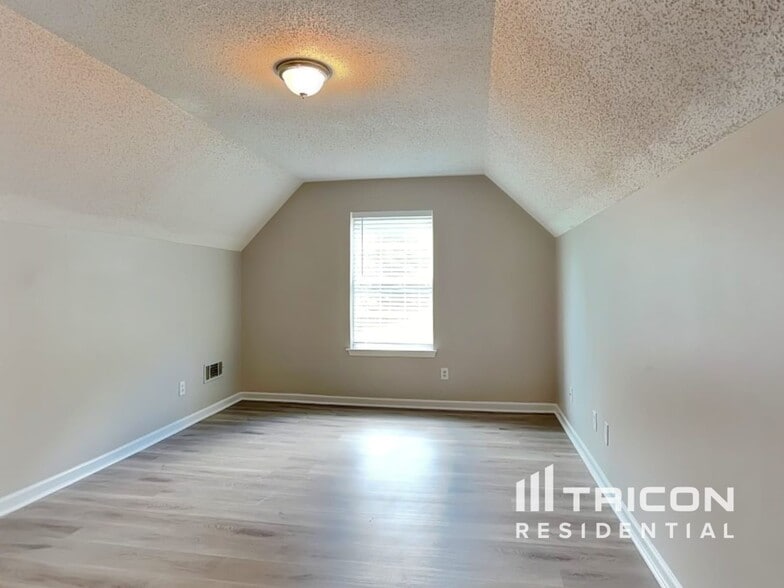 Building Photo - 3596 Caseys Cove