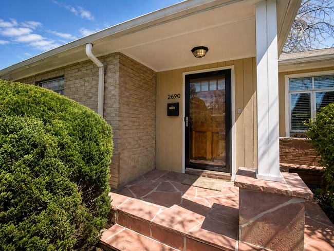 Building Photo - Gorgeous 4-Bed Gem in Denver with Granite Accents, Cozy Fireplace, & Finished Basement!