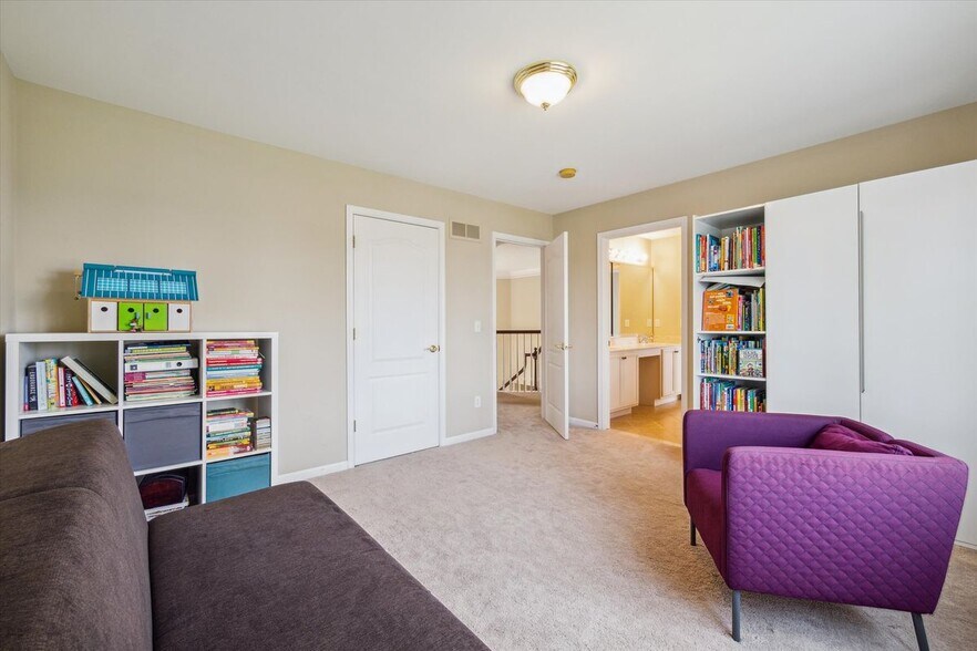 Building Photo - 24323 Bellingham Dr