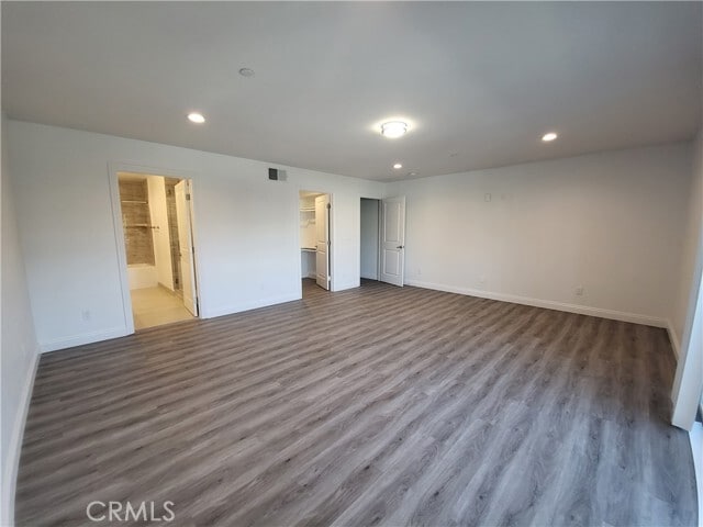 Building Photo - 14614 Vanowen St