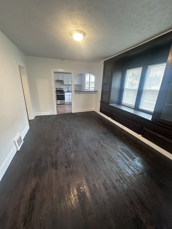 Building Photo - 3229 W 32nd St