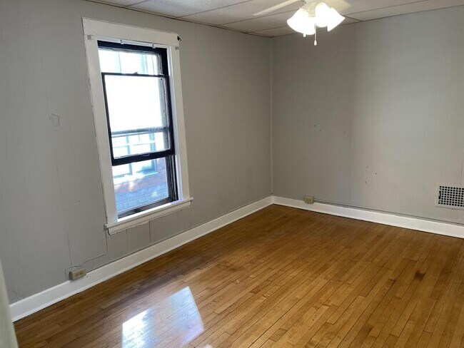 Building Photo - 110 S Blair St