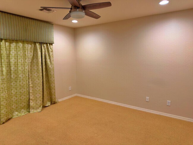 Building Photo - 737 E Charlevoix Ave