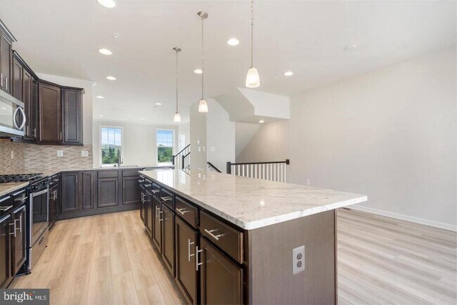 Building Photo - 5911 Garden Walk Dr