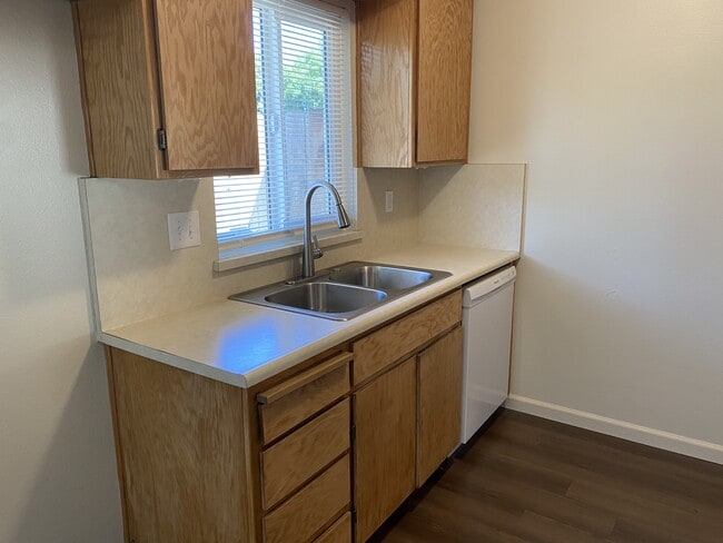 Building Photo - 1713 E Rumble Rd