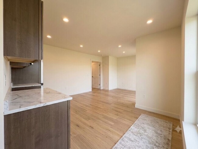Building Photo - 881 Kimball Ln