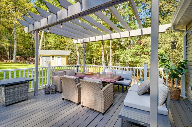 Building Photo - 1530 Wooded Acres Dr